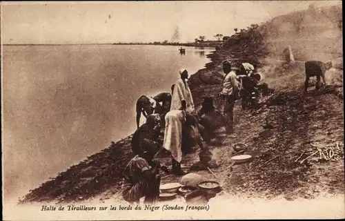Ak Mali, Halte de Tirailleurs sur les bords du Niger, Einheimische rasten