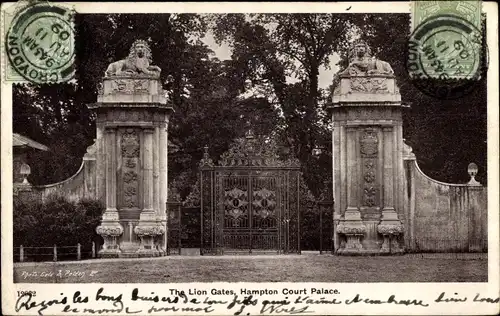 Ak Hampton Richmond upon Thames London England, The Lion Gates, Court Palace