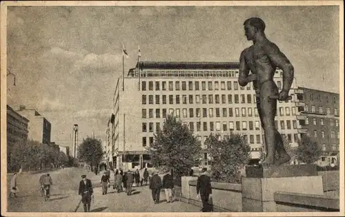 Ak Tampere Finnland, Veronkantaja (Väinö Aaltonen), takana Suomen, Pankin talo