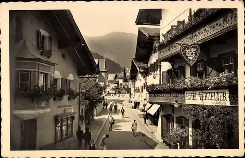 Foto Ak Zell am See in Salzburg, Straßenpartie, Hotel Lebzelter