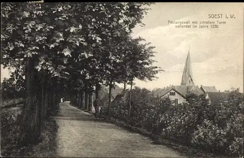 Ak Soest in Westfalen, Festungswall mit schiefem Turm