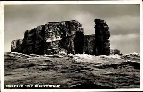 Ak Nordseeinsel Helgoland, Felsen, Blick von Norden bei Nord-West-Sturm