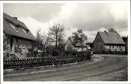 Foto Ak Marburg an der Lahn, Straßenpartie, Wohnhäuser, Zaun
