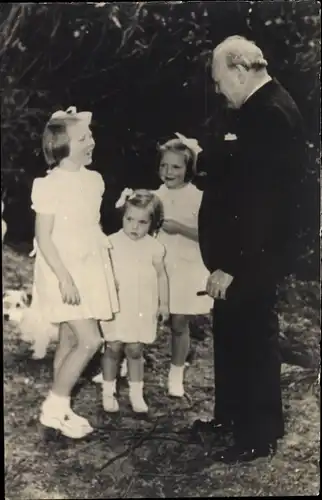Foto Winston Churchill, Töchter der Königin Juliana der Niederlande, Beatrix, Irene, Margriet, 1946
