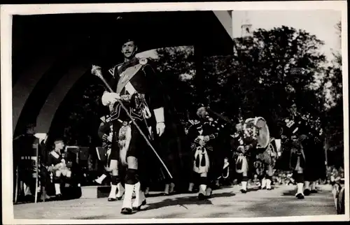 Foto Ak Musiker in schottischen Trachten, Musikinstrumente, Trommel, Sackpfeife