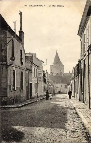 Ak Châteaudun Eure et Loir, La Rue Dodun
