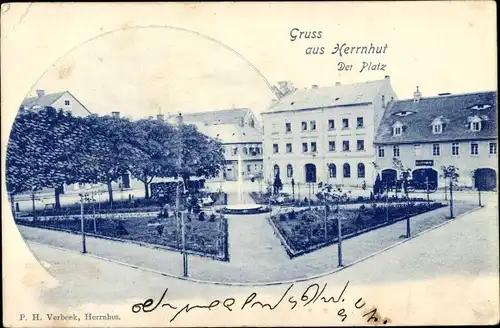 Ak Herrnhut in Sachsen, Platz, Springbrunnen