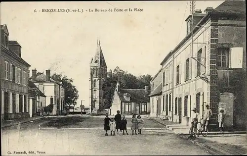 Ak Brezolles Eure et Loir, Le Bureau de Poste et la Place