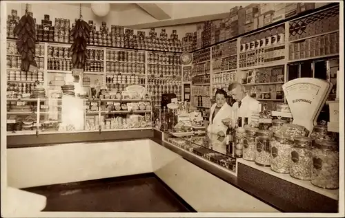 Foto Ak Geschäft, Innenansicht, Verkaufstresen, Waage