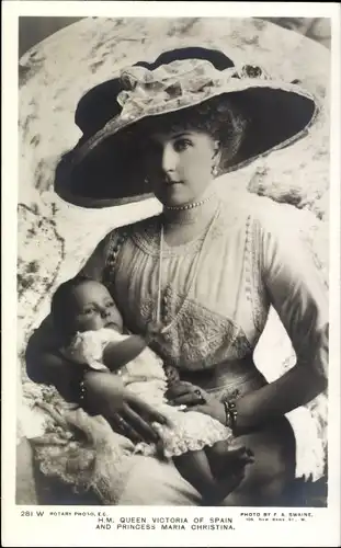 Ak Queen Victoria of Spain and Princess Maria Christina, Portrait