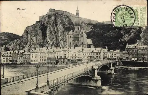 Ak Dinant Wallonien Namur, Ortsansicht, Brücke, Fluss, Kirche