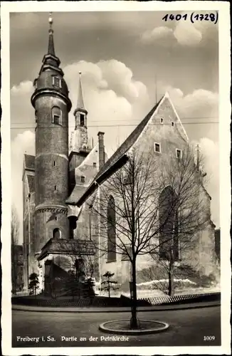 Ak Freiberg in Sachsen, Partie an der Petrikirche