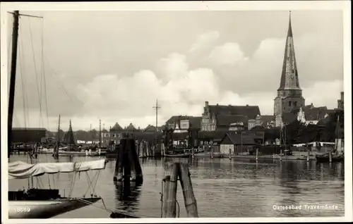 Ak Ostseebad Travemünde Lübeck, Teilansicht, Kirche