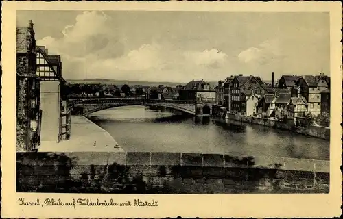 Ak Kassel in Hessen, Blick auf Fuldabrücke mit Altstadt