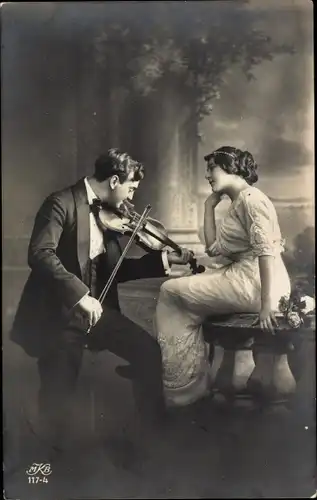 Ak Liebespaar, Mann spielt Geige und Frau hört zu