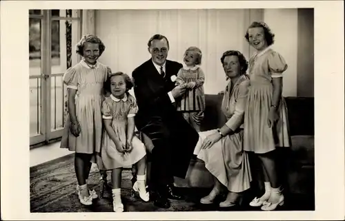 Ak Soestdijk, Königin Juliana der Niederlande, Prinz Bernhard, Töchter