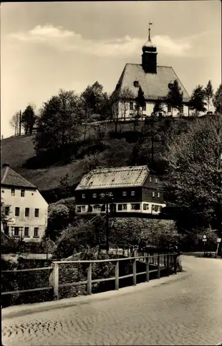 Ak Oberneuschönberg Olbernhau im Erzgebirge, Straßenpartie, Kirche