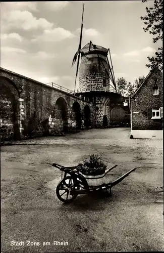 Ak Zons Dormagen am Niederrhein, Windmühle, Schubkarre, Stadtmauer