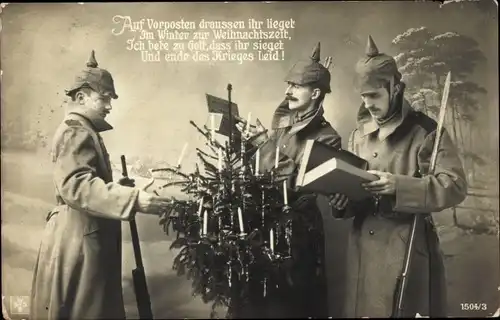 Ak Glückwunsch Weihnachten, Deutsche Soldaten in Uniformen, Tannenbaum