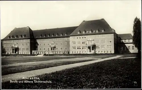 Ak Pirna in Sachsen, Berufs- u. Höhere Töchterschule, Gesamtansicht