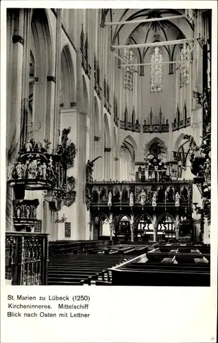 Ak Lübeck, St. Marien Kirche, Mittelschiff, Blick nach Osten mit Lettner