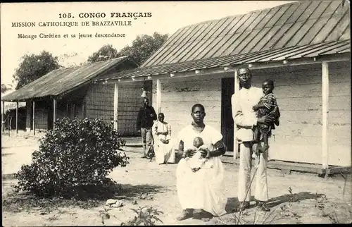 Ak Brazzaville Franz. Kongo, Ménage Chrétien et sa jeune descendance