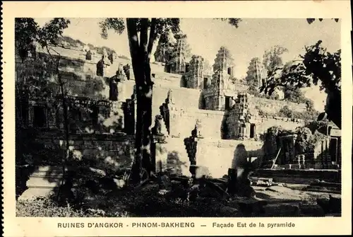 Ak Kambodscha, Phnom Bakheng, Facade Est de la pyramide