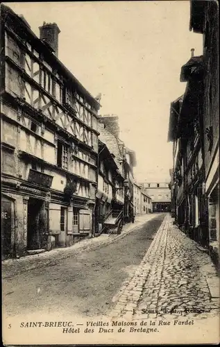 Ak Saint Brieuc Côtes d'Armor, Vieilles Maisons de la Rue Fardel, Hotel des Ducs de Bretagne