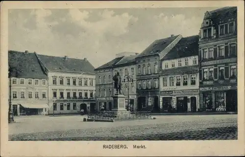 Ak Radeberg in Sachsen, Markt, Denkmal, Bäckerei von Max Meyer, Lack und Farben