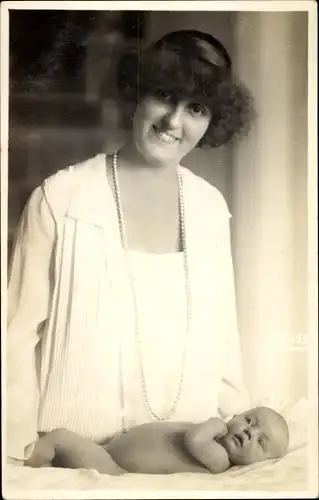 Foto Ak Prinzessin Anna von Sachsen? mit Kind