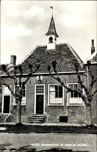 Ak Sint Anna ter Muiden Sluis Zeeland, Gemeentehuis