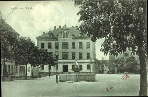 Ak Triptis in Thüringen, Schule, Brunnen