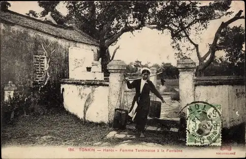 Ak Hanoi Tonkin Vietnam, Femme Tonkinoise a la Fontaine, Frau am Brunnen