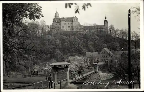 Foto Ak Rochsburg Lunzenau in Sachsen, Schloss Rochsburg, Fußgängerbrücke