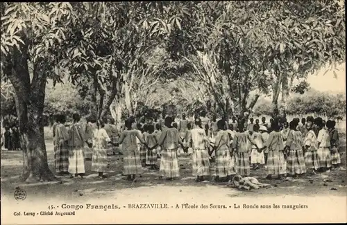 Ak Brazzaville Französisch Kongo, École des Soeurs, La Ronde sous les manguiers