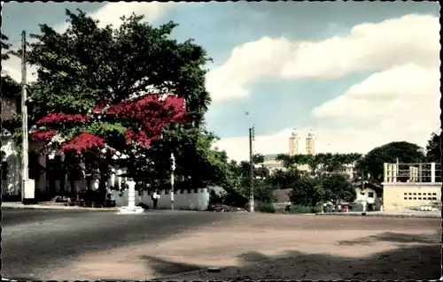 Ak Douala Duala Kamerun, Vue sur la cathédrale