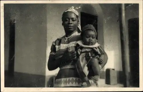 Ak Yoko Kamerun, Mutter mit Kind, Mission Catholique