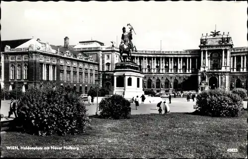 Ak Wien 1 Innere Stadt, Heldenplatz mit Neuer Hofburg