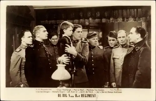 Ak Filmszene aus De Big Van Het Regiment, Frits van Dongen, Andriesen, Voorbergh, Engers, Kaart