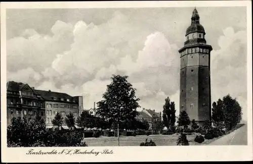 Ak Finsterwalde im Kreis Elbe Elster, Partie am Hindenburg Platz, Wasserturm