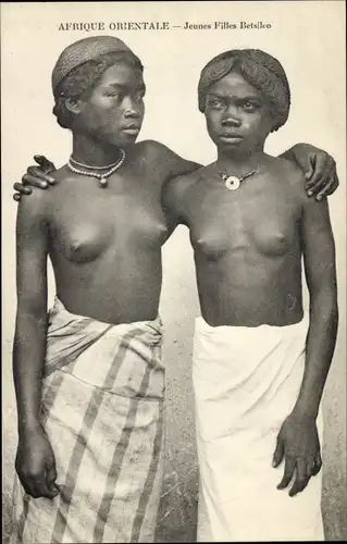 Ak Afrique Orientale, Madagaskar, Jeunes filles Betsileo, barbusige Frauen