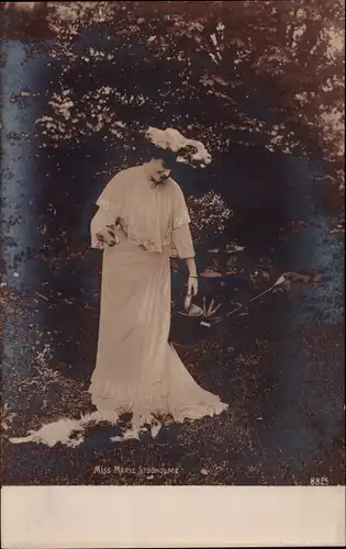 Ak Schauspielerin Marie Studholme, Portrait mit Gießkanne