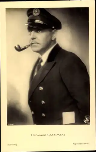 Ak Schauspieler Hermann Speelmans, Portrait in Uniform, Pfeife