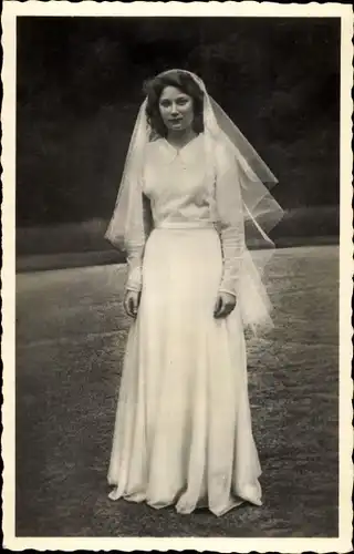 Ak S.A.R. la Princesse Josephine Charlotte de Belgique, Confirmation 1941