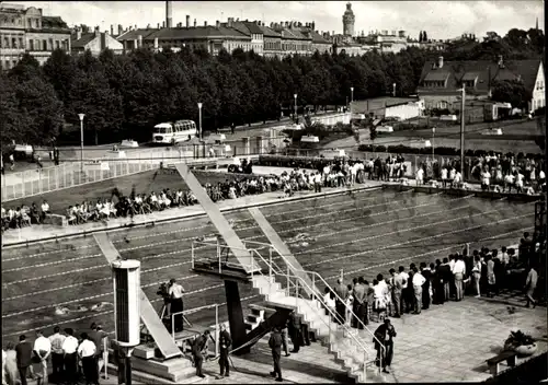 Ak Leipzig in Sachsen, Messestadt, Schwimmstadion 55-Yard-Becken, Zuschauer