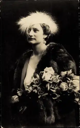 Ak Königin Astrid von Belgien, Astrid von Schweden, Portrait, Blumenstrauß