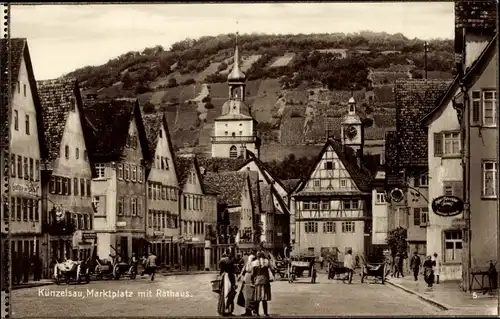 Ak Künzelsau im Hohenlohekreis, Marktplatz mit Rathaus