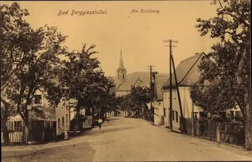 Ak Berggießhübel in Sachsen, Am Kirchberg mit Kirche