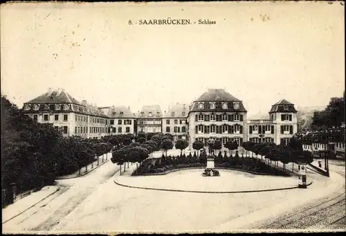 Ak Saarbrücken im Saarland, Schloss, Bismarck Denkmal