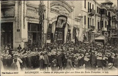 Ak Saloniki Thessaloniki Griechenland, Cinema de propaganda offert Eleves des Ecoles Francaises